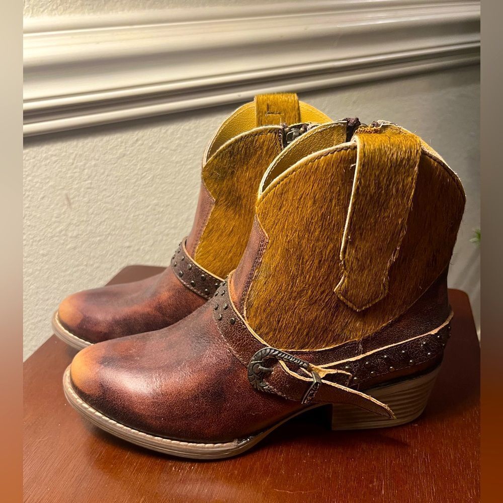 Sterling River Leather Ankle Boots, Size 9, Never Worn